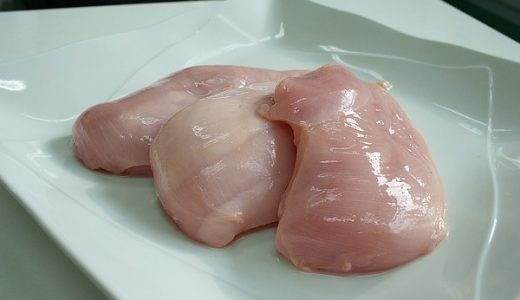 鶏胸肉もも肉の違い！味や見分け方、カロリー/たんぱく質が高いのはどっち？